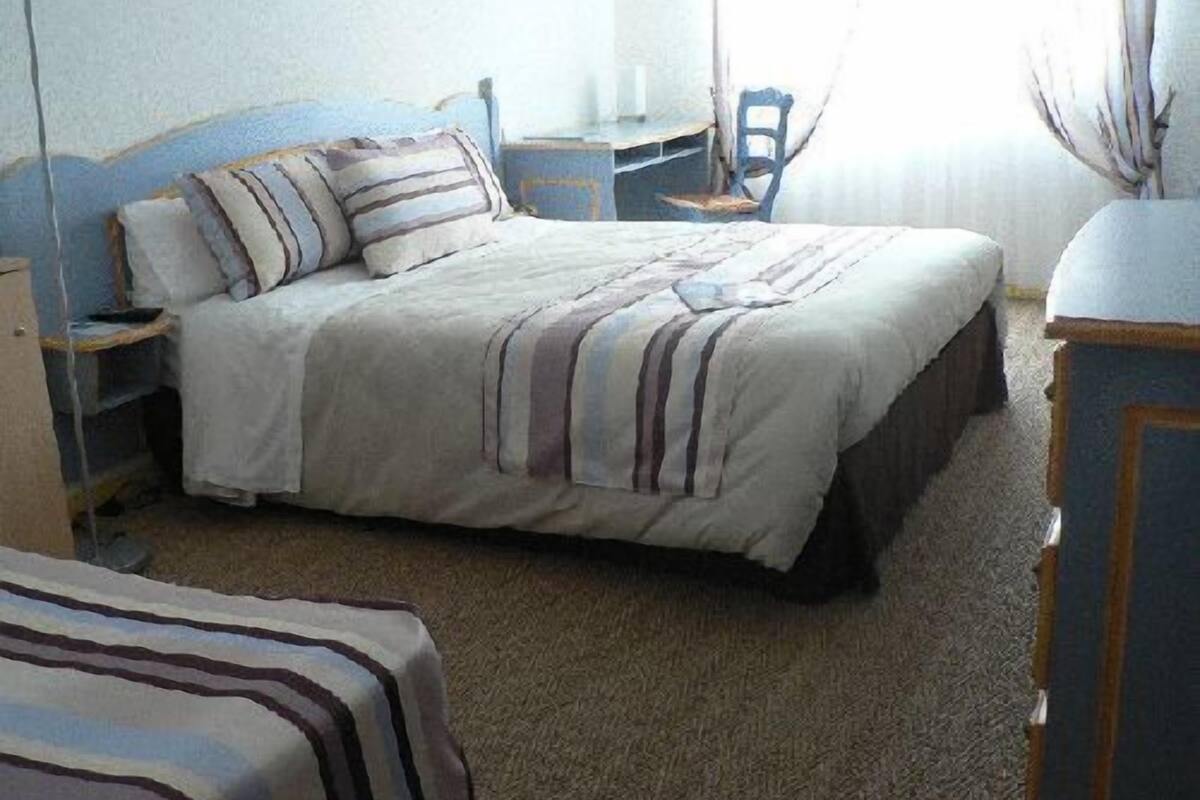 free cots/infant beds, free wifi