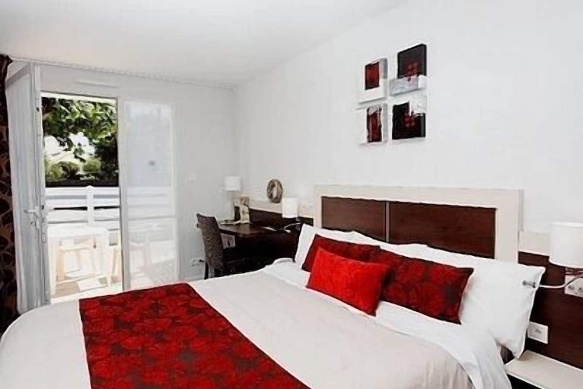 triple room, city view | free cots/infant beds, free wifi