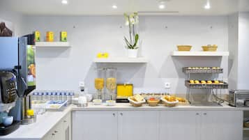 Desayuno (EUR 12 por persona)
