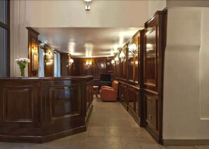 Interior entrance - Hotel Eugenie (Paris)