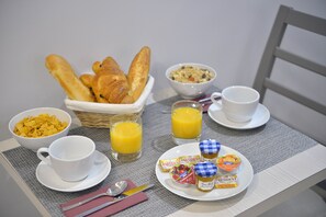 Breakfast (EUR 12 per person) - Hotel Eugenie (Paris)