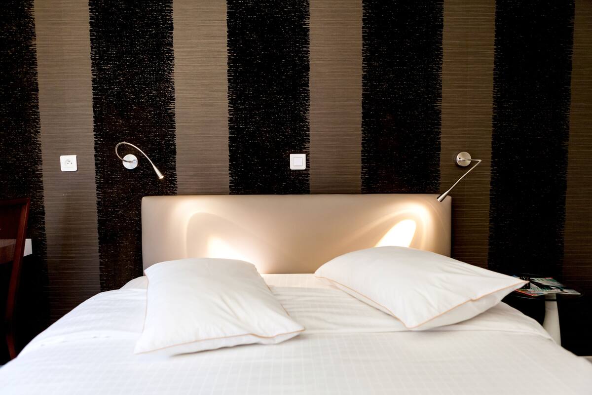Double Room, Bathtub | Iron/ironing board (on request), cribs (free), WiFi (free), bed sheets