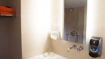 مستلزمات مجانية للعناية الشخصية، مجففات شعر، مناشف