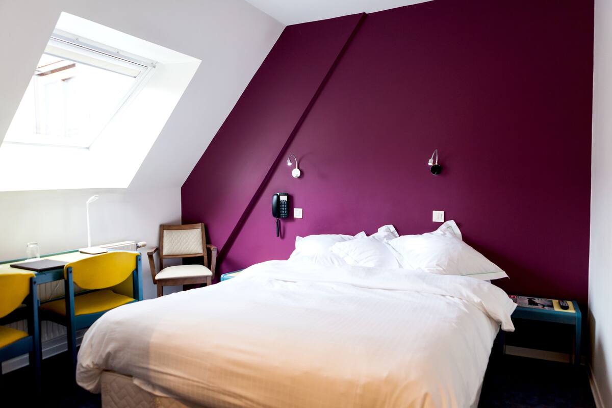 Standard Room, 2 Twin Beds | Iron/ironing board (on request), cribs (free), WiFi (free), bed sheets