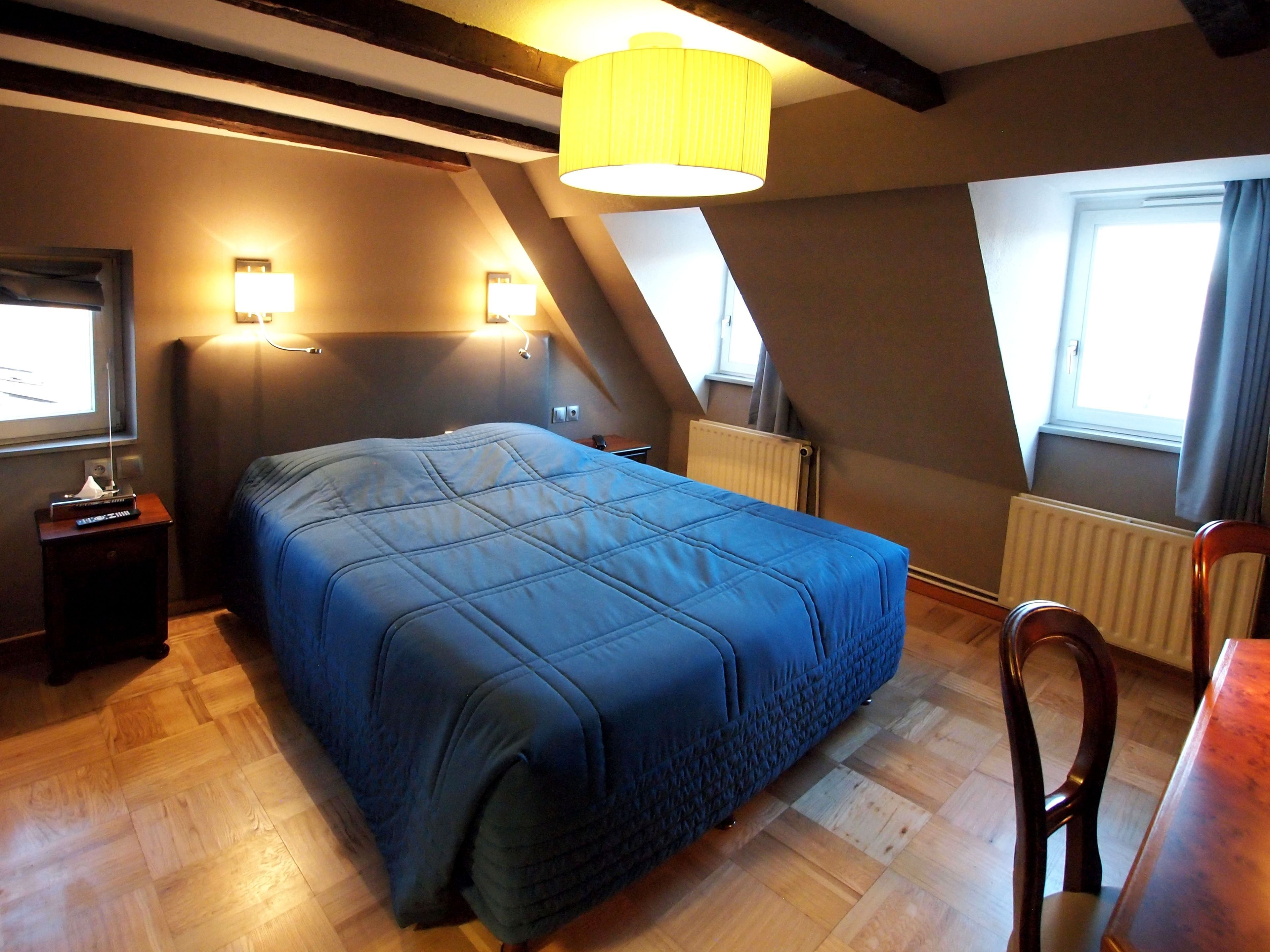 Caja de seguridad en la habitación y decoración personalizada 