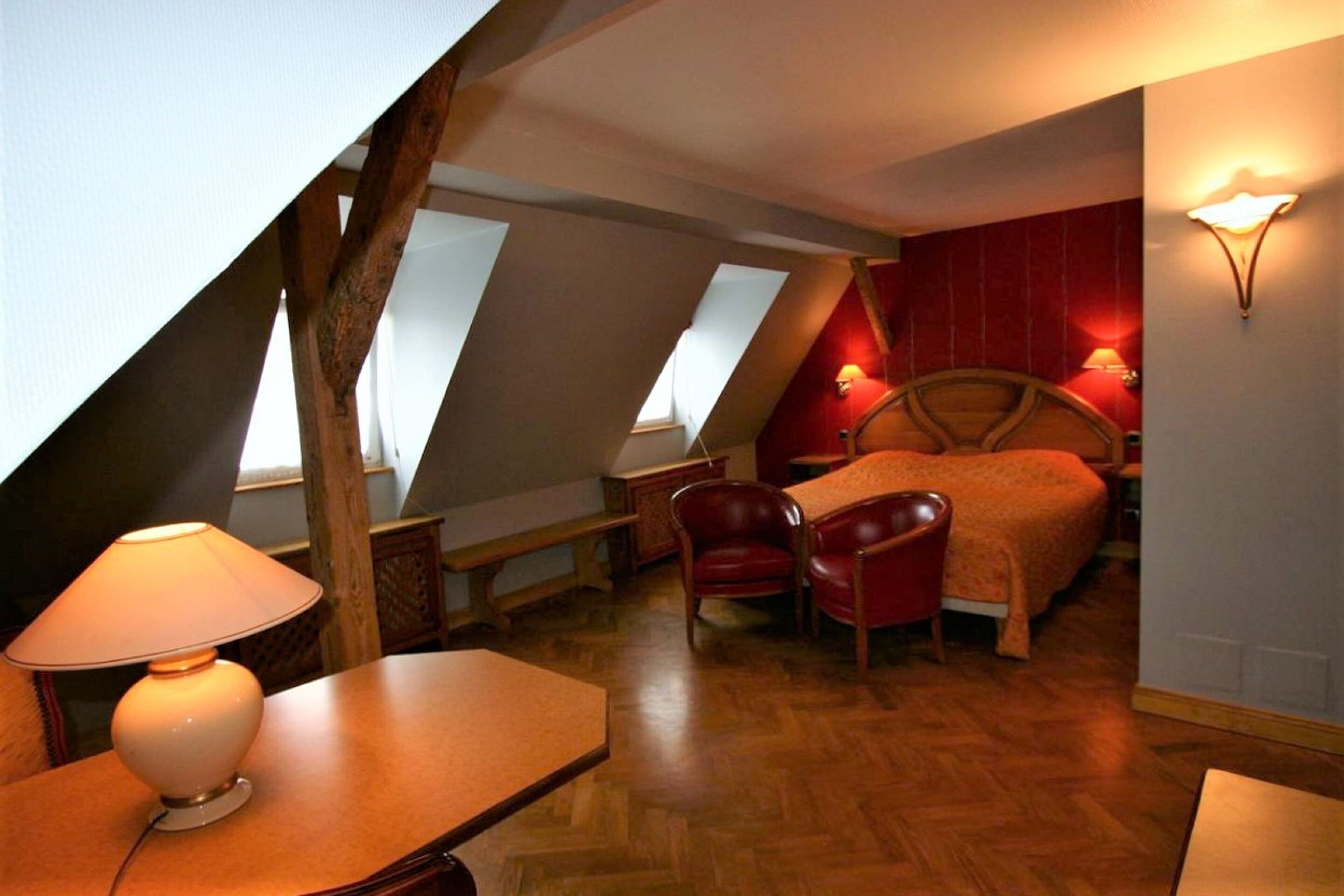 Caja de seguridad en la habitación y decoración personalizada 