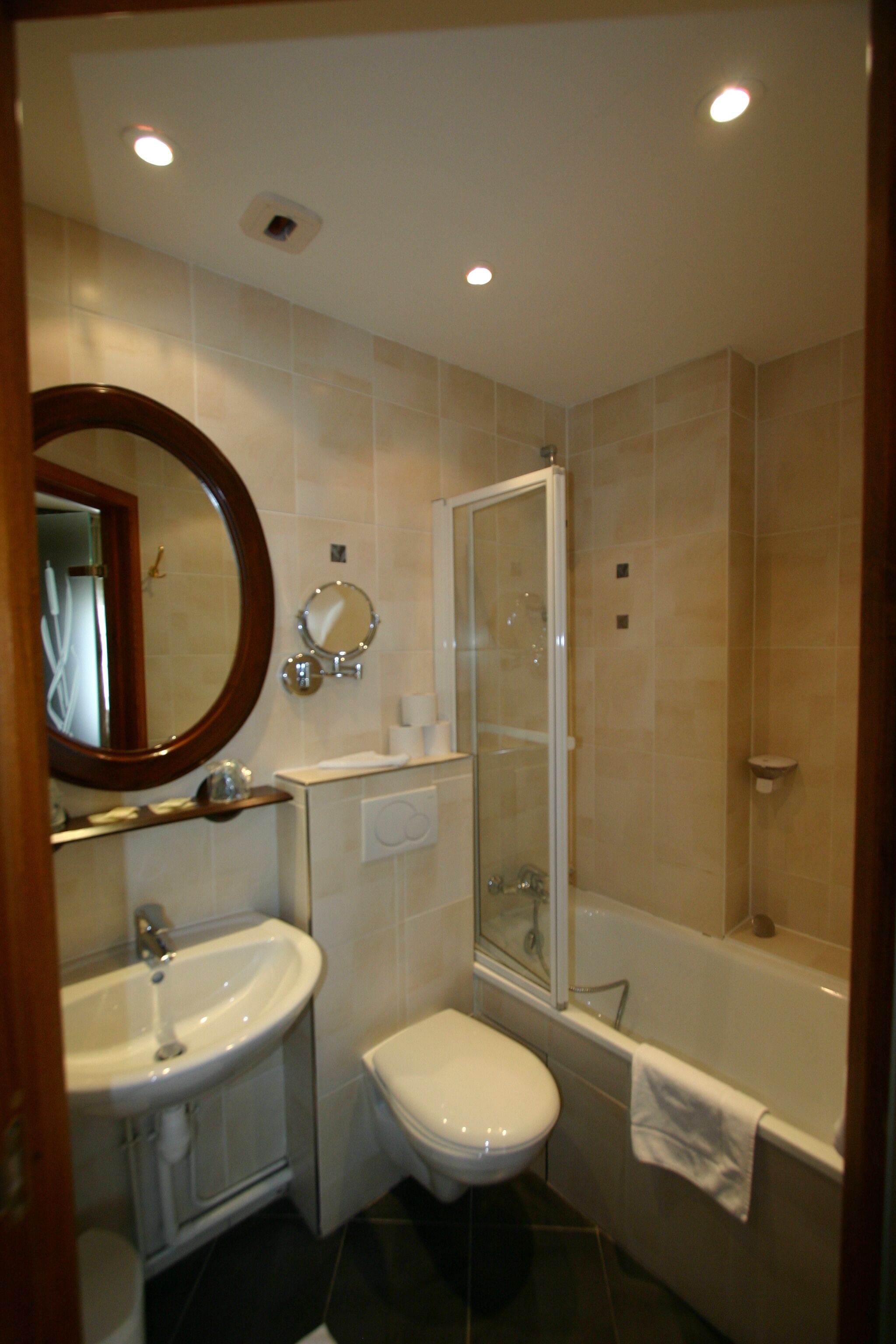 Foto - Logis Hôtel Restaurant Au Cerf d'Or