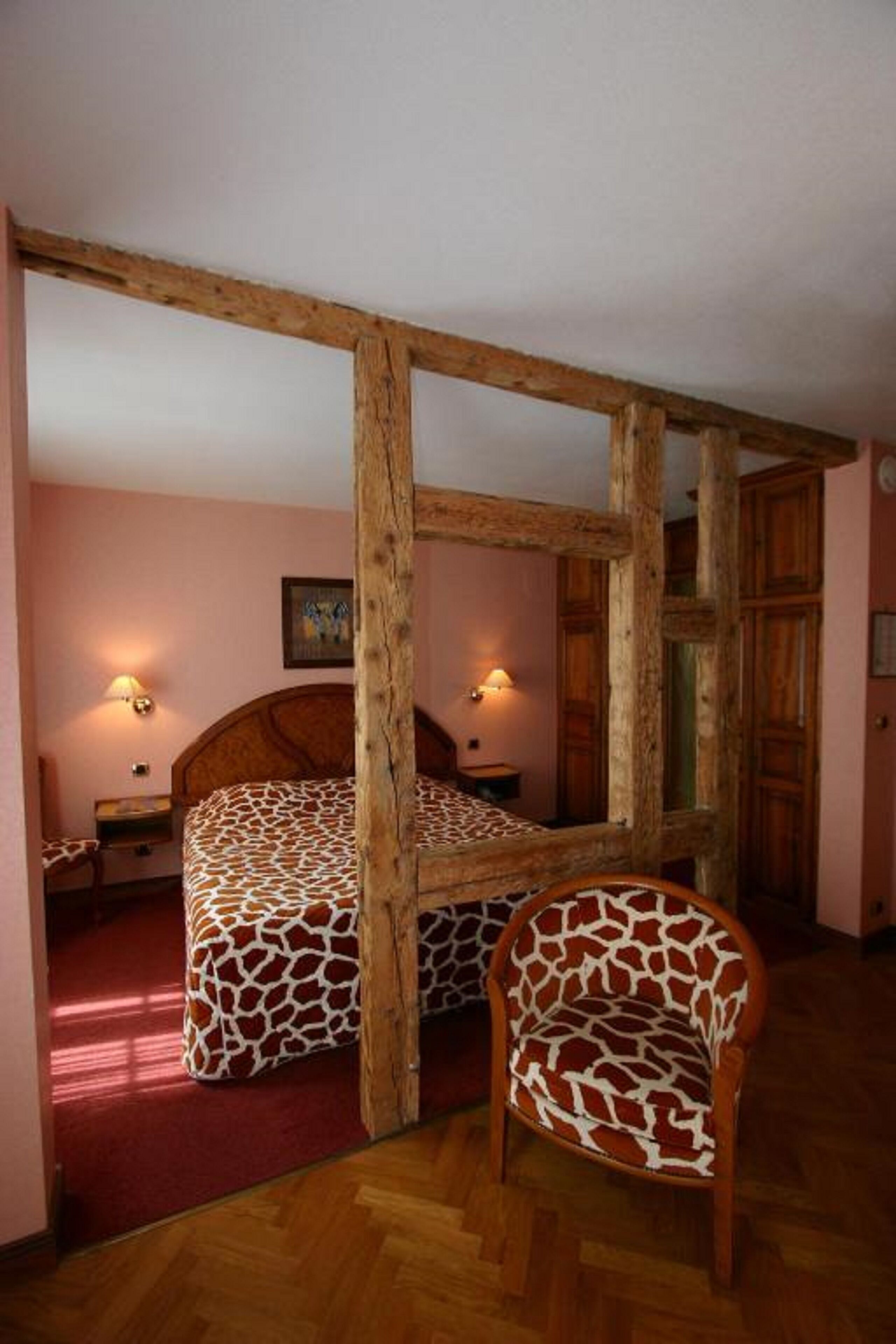 Caja de seguridad en la habitación y decoración personalizada 