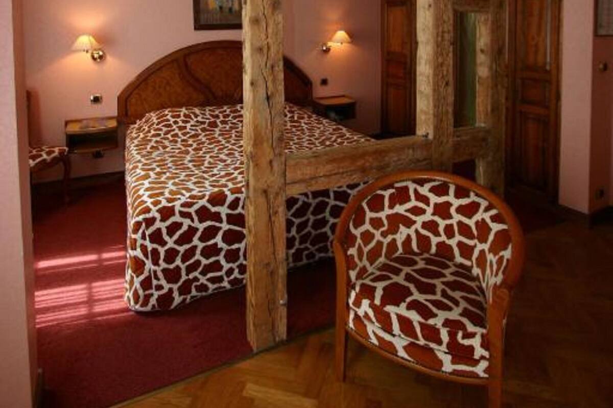 Caja de seguridad en la habitación y decoración personalizada