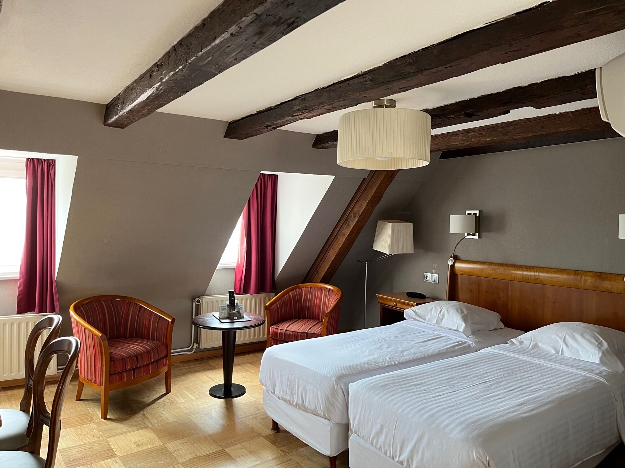 Foto - Logis Hôtel Restaurant Au Cerf d'Or