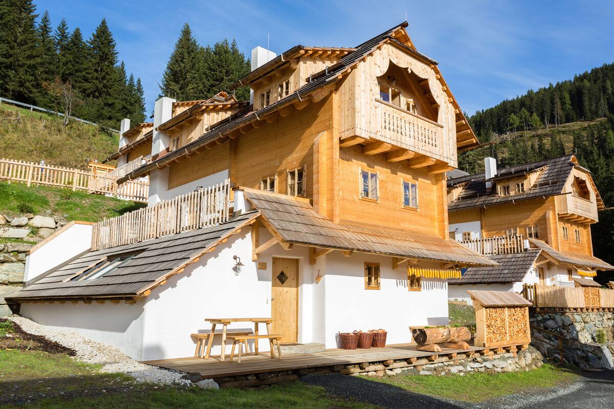 Chalet de lujo, 2 habitaciones, hidromasaje, vista a la montaña | Ropa de cama hipoalergénica, edredón y minibar 