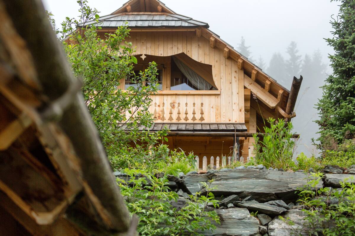 Chalet familiar, 3 habitaciones, hidromasaje, vista a la montaña | Ropa de cama hipoalergénica, edredón y minibar 