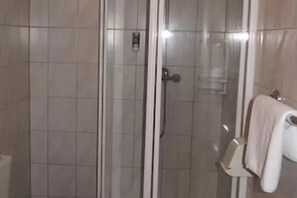 Douche, douche cascade, serviettes fournies