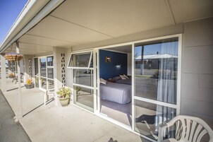 住宿正面 - 傍晚/夜晚