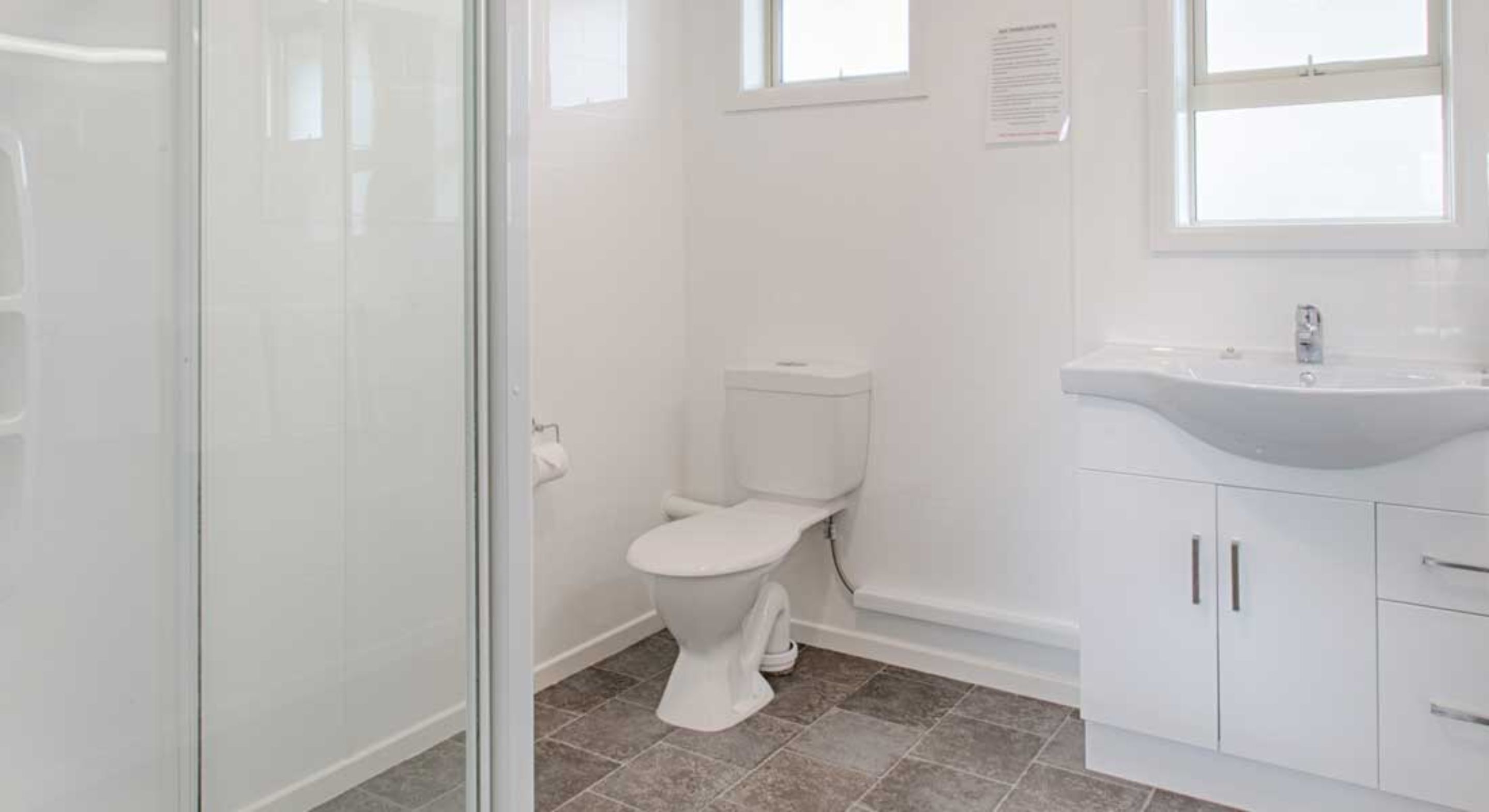 Superior One Bedroom Apartment | Bathroom | Shower, hair dryer, towels