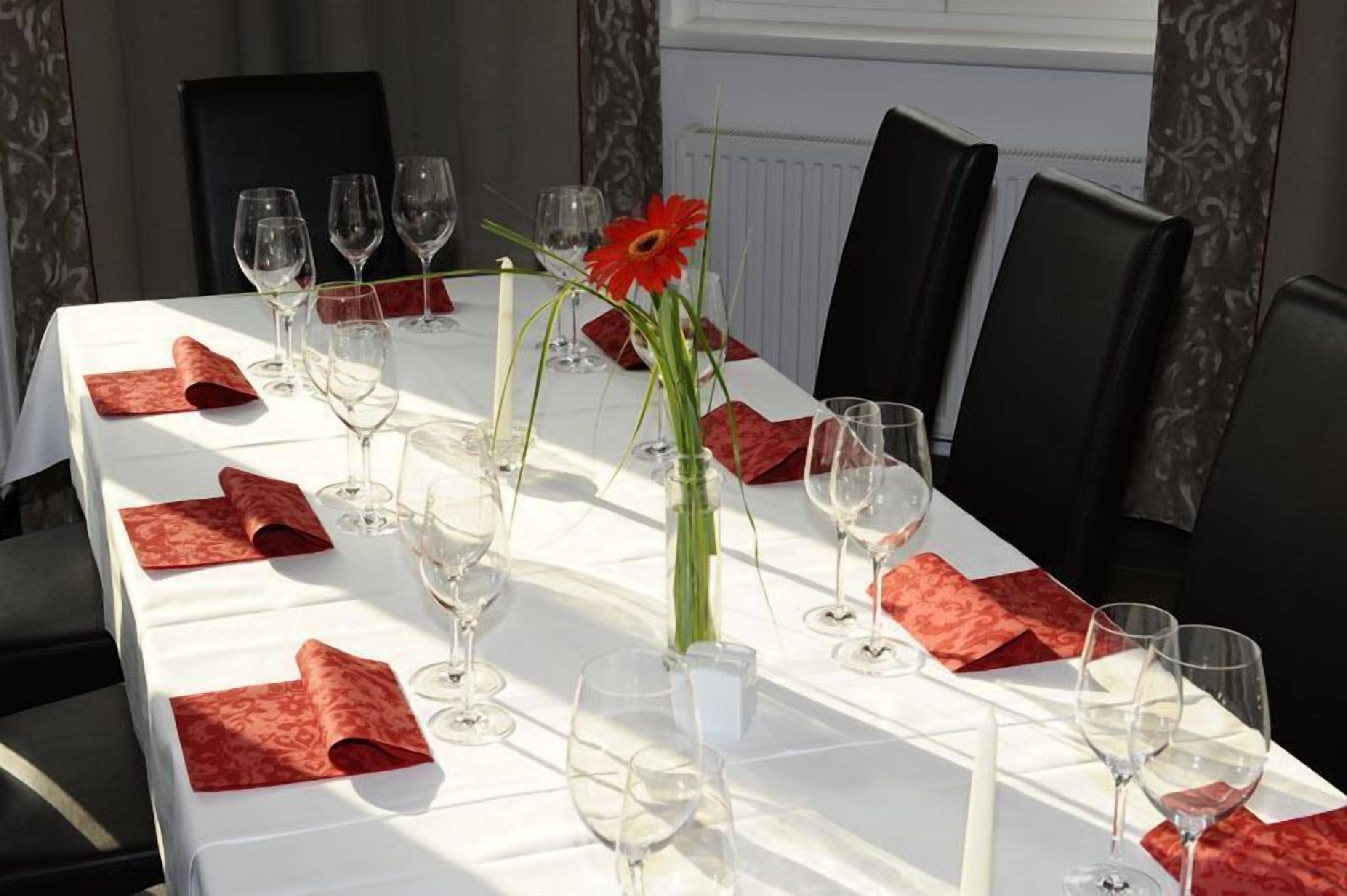 lunch and dinner served