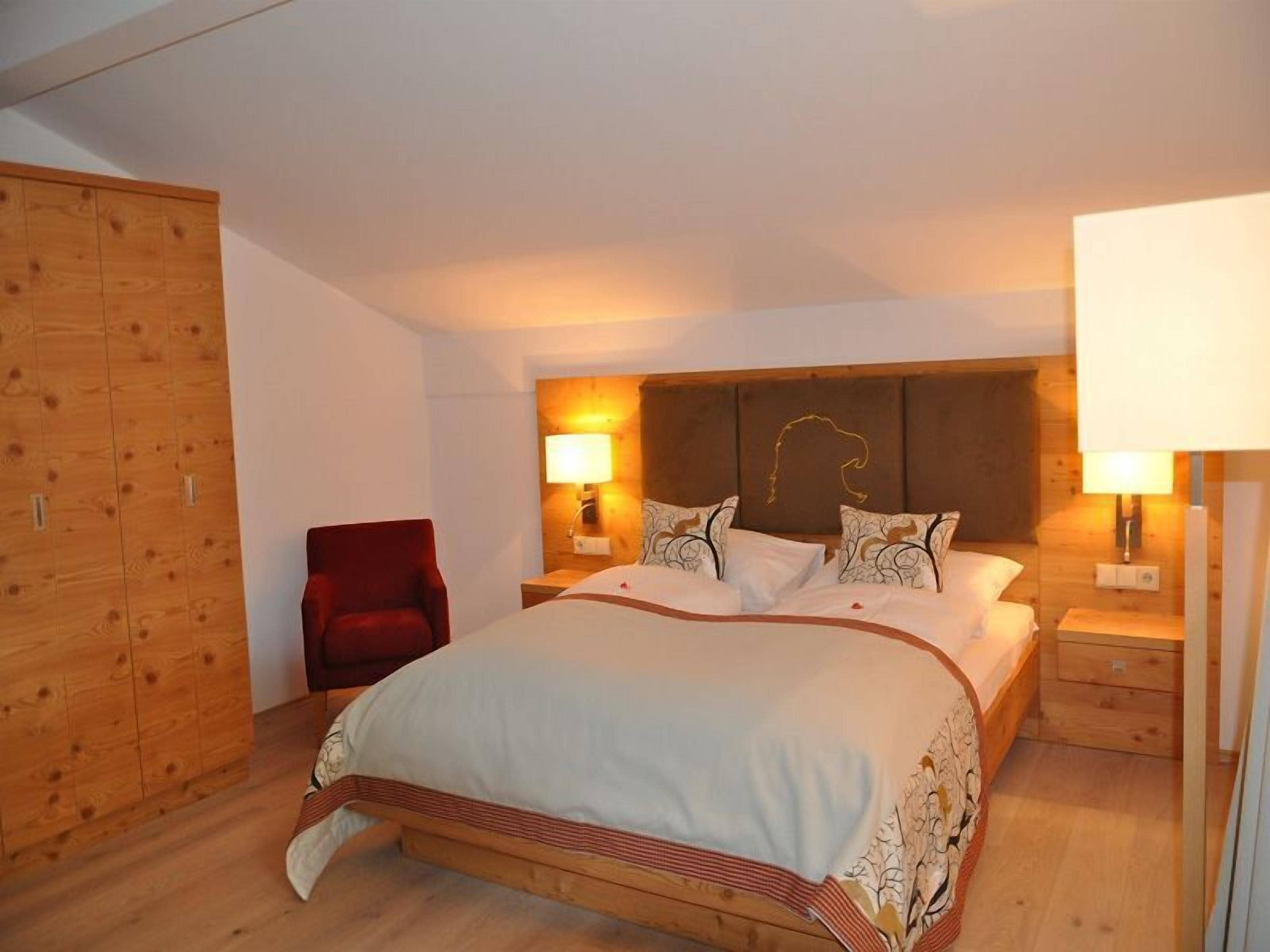 in-room safe, desk, soundproofing, iron/ironing board