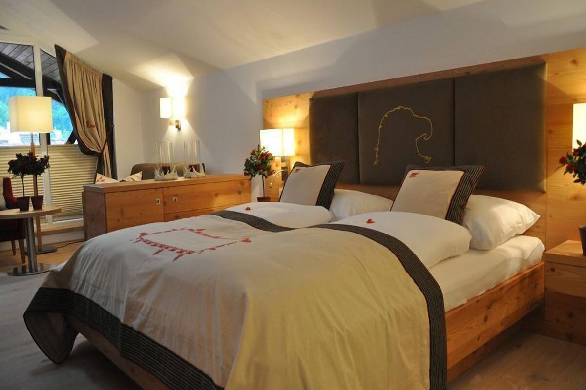 in-room safe, desk, soundproofing, iron/ironing board