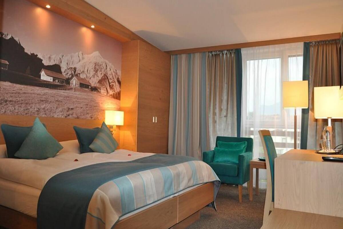 comfort double room, 1 bedroom, non smoking | in-room safe, desk, soundproofing, iron/ironing board