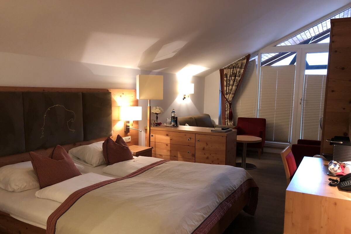 Deluxe Double Room | In-room safe, desk, soundproofing, iron/ironing board (on request)