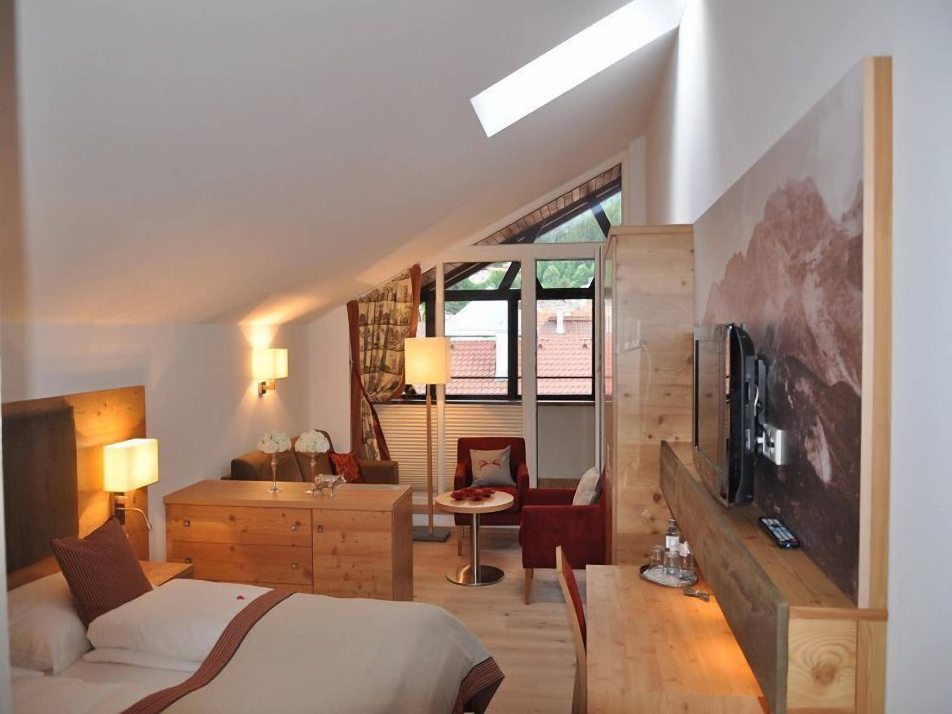 in-room safe, desk, soundproofing, iron/ironing board