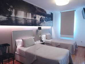 Twin Room | Premium bedding, down comforters, memory foam beds - Hostal Mindanao (Salamanca)