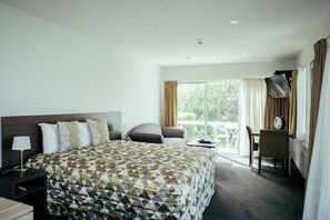 1 bedroom, premium bedding, in-room safe, desk