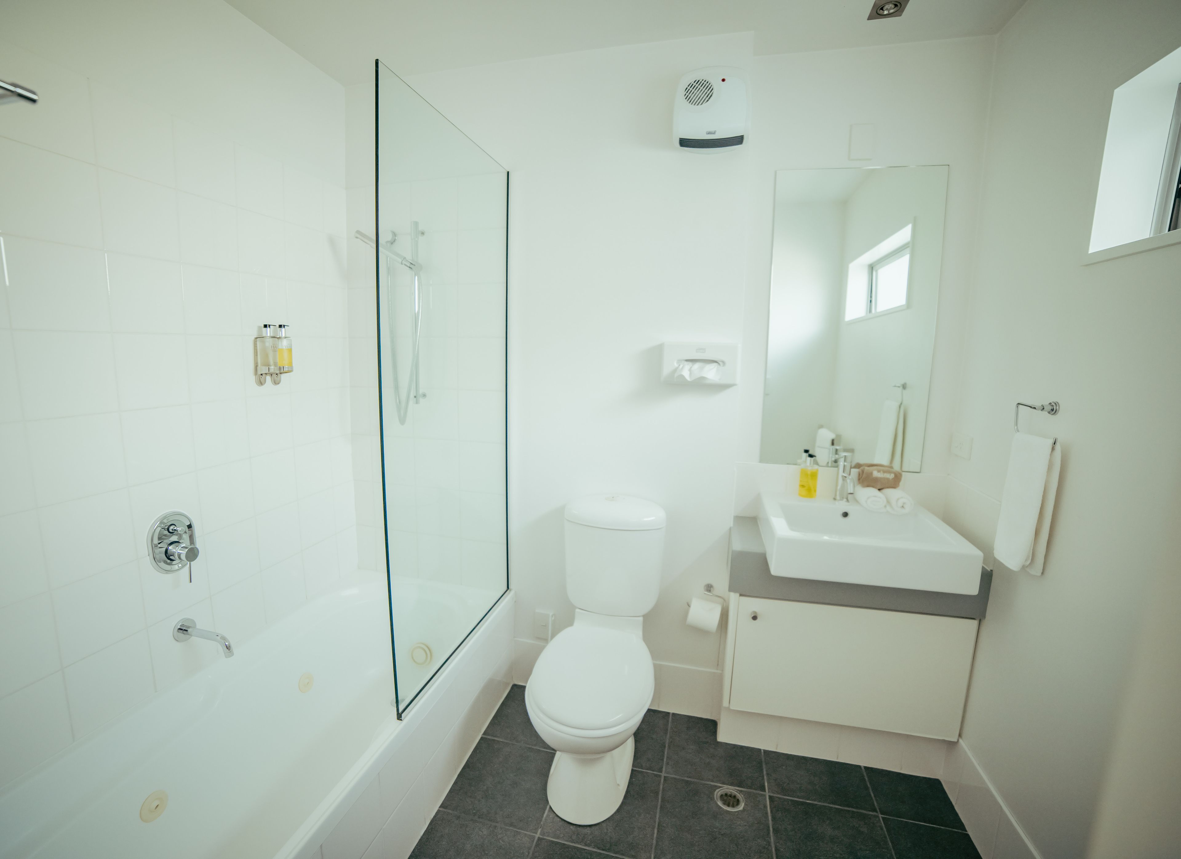 Photo - Airport Delta Motel