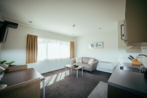 Living area - Airport Delta Motel (Christchurch)