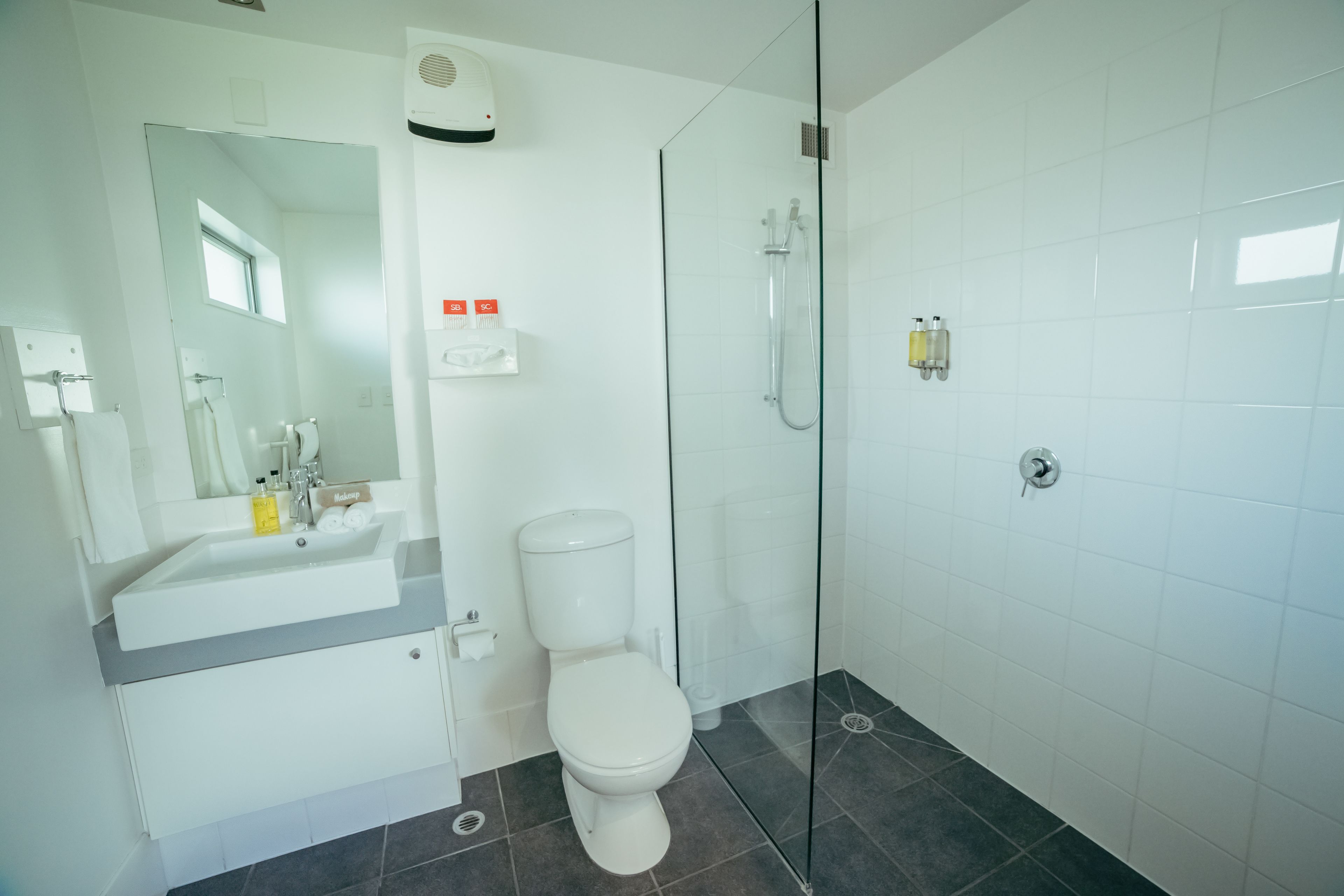 Photo - Airport Delta Motel