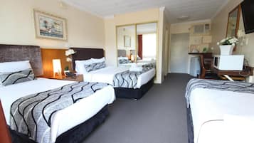 Decoración personalizada, muebles diferentes y escritorio