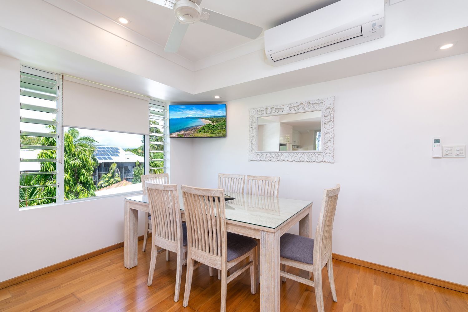 2 Bedroom Apartment Pool View | In-room dining