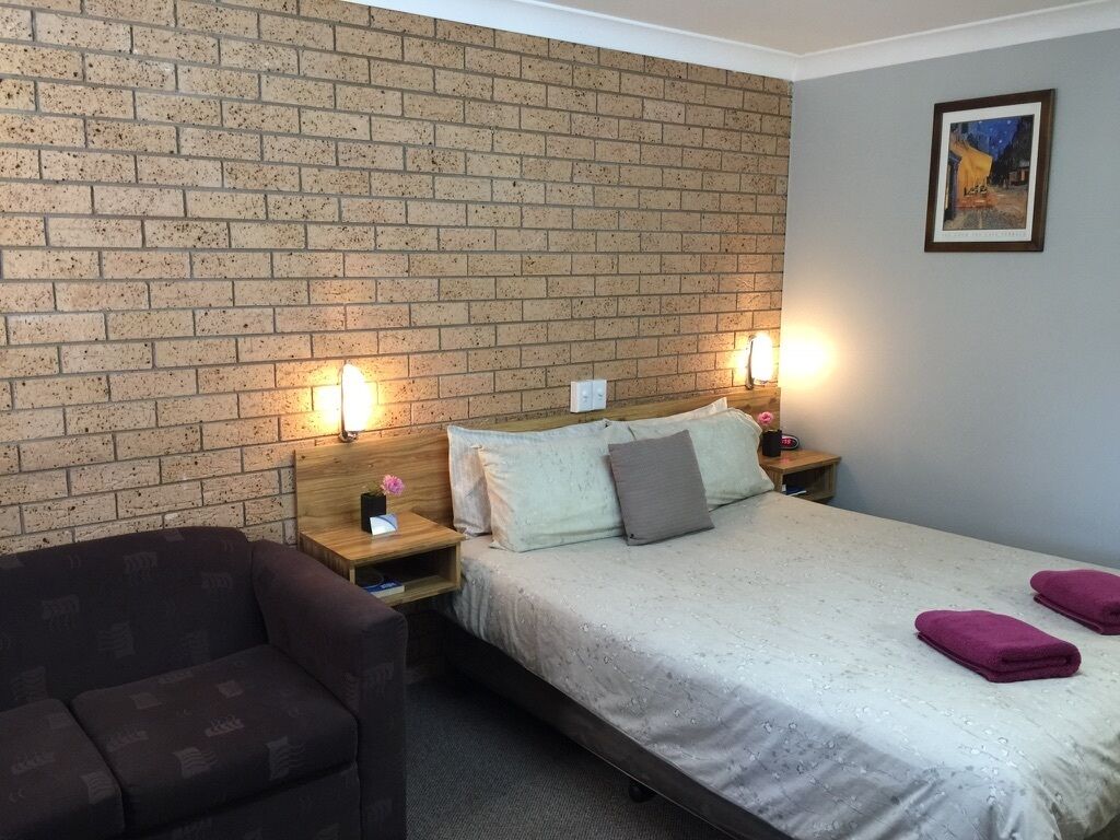 Luxury Suite, Non Smoking, Kitchenette | Desk, blackout drapes, soundproofing, free WiFi