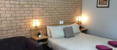 Desk, blackout drapes, soundproofing, WiFi (free)