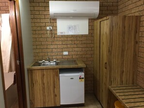 Chambre familiale, non-fumeur, cuisinette | Bureau, rideaux d’obscurcissement, système d’insonorisation