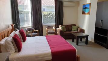 Executive-Zimmer, 1 King-Bett | Schreibtisch, Verdunkelungsvorhänge, Bügeleisen/Bügelbrett