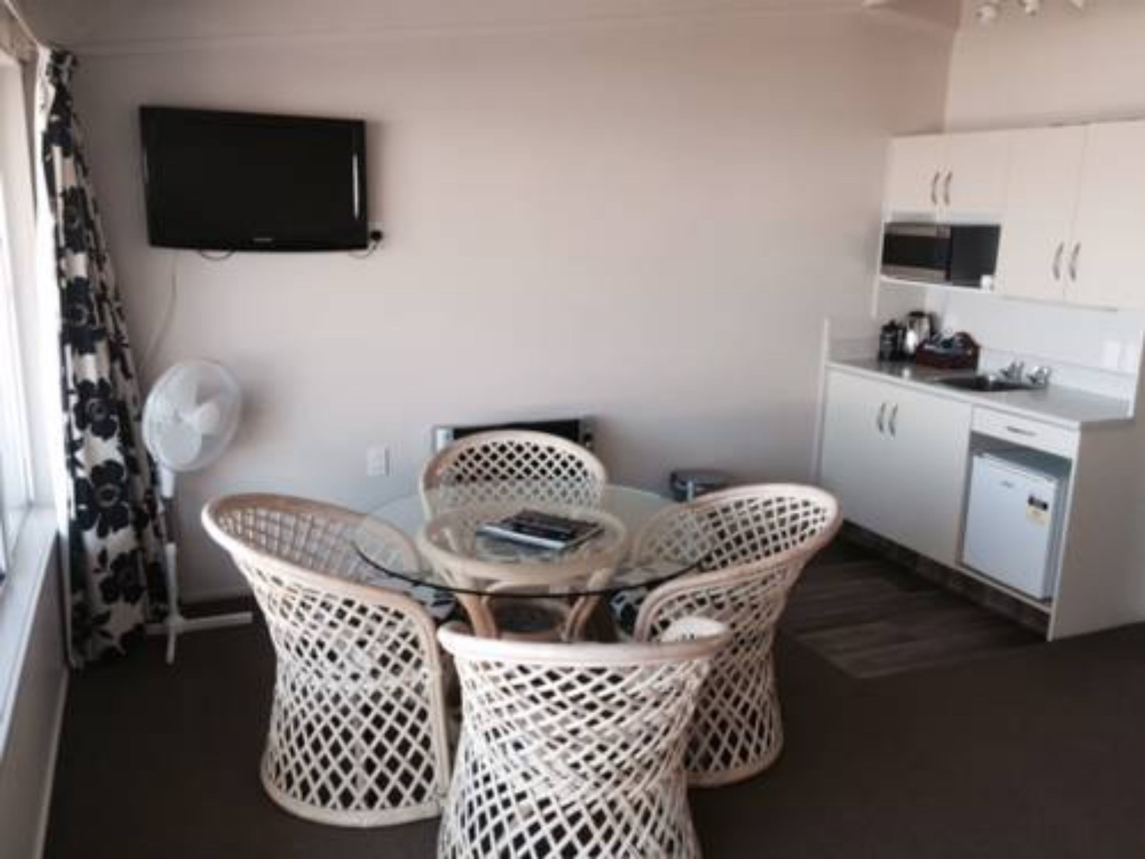 Upstairs Studio | Living area