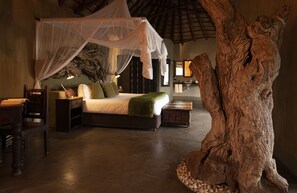 Tree Suite | 1 bedroom, premium bedding, minibar, in-room safe - Pondoro Game Lodge - Open to Kruger Park (Hoedspruit)