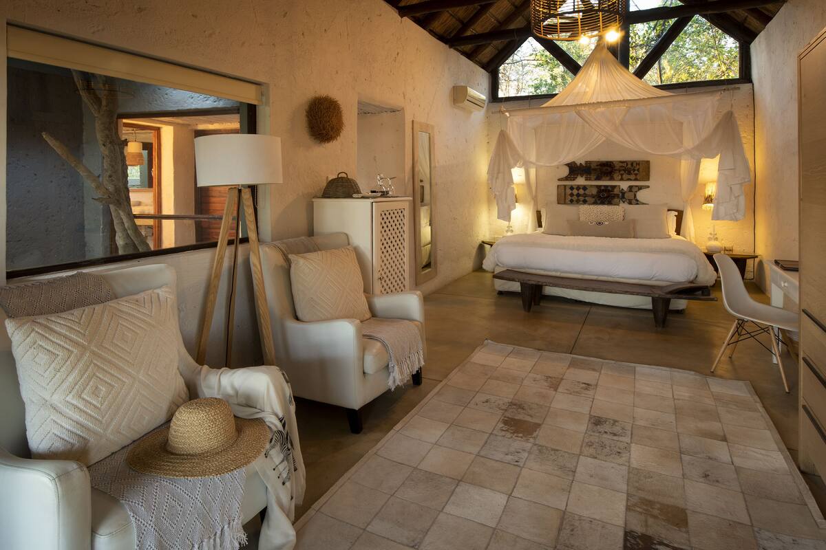 Wildevy Chalet  | Living area | Books