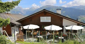 Property entrance - Hotel Restaurant Surselva (Obersaxen)