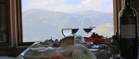 Frokost, lunsj og middag serveres, barbeque, uteservering