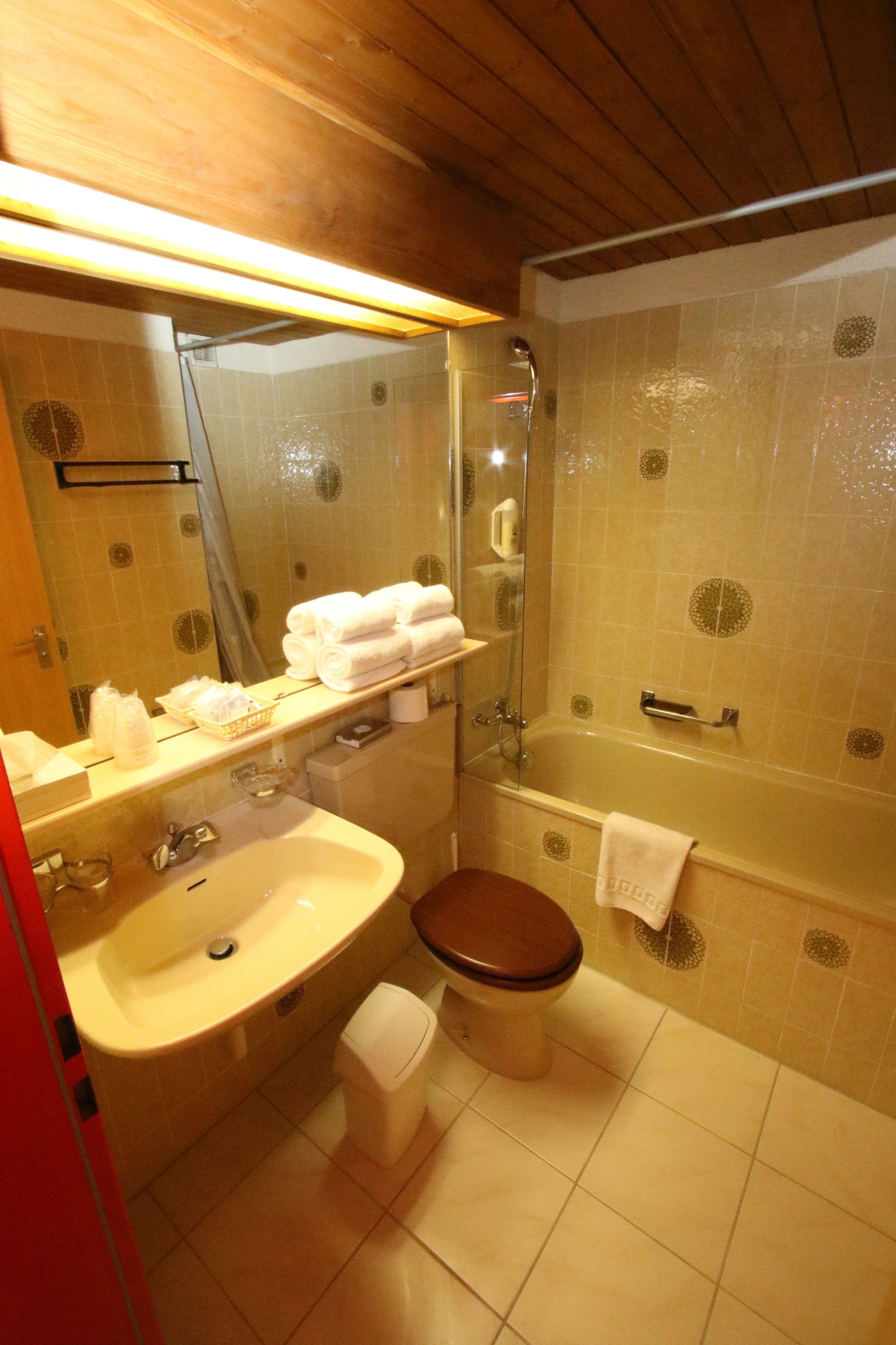 standard room for 5 people | bathroom | bathtub, free toiletries, hair dryer, towels
