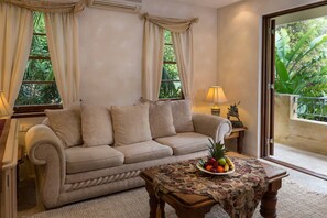 Superior Spa Room | Iron/ironing board - Victoria's at Wategos (Byron Bay)