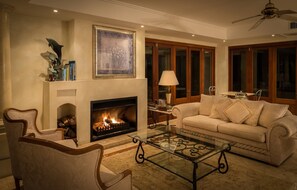 Fireplace - Victoria's at Wategos (Byron Bay)
