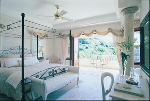 Iron/ironing board - Victoria's at Wategos (Byron Bay)