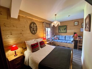 Minibar, Schreibtisch, kostenlose Babybetten, kostenloses WLAN