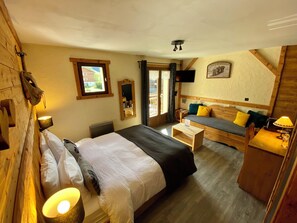 Minibar, una scrivania, culle/letti per bambini (gratuiti)