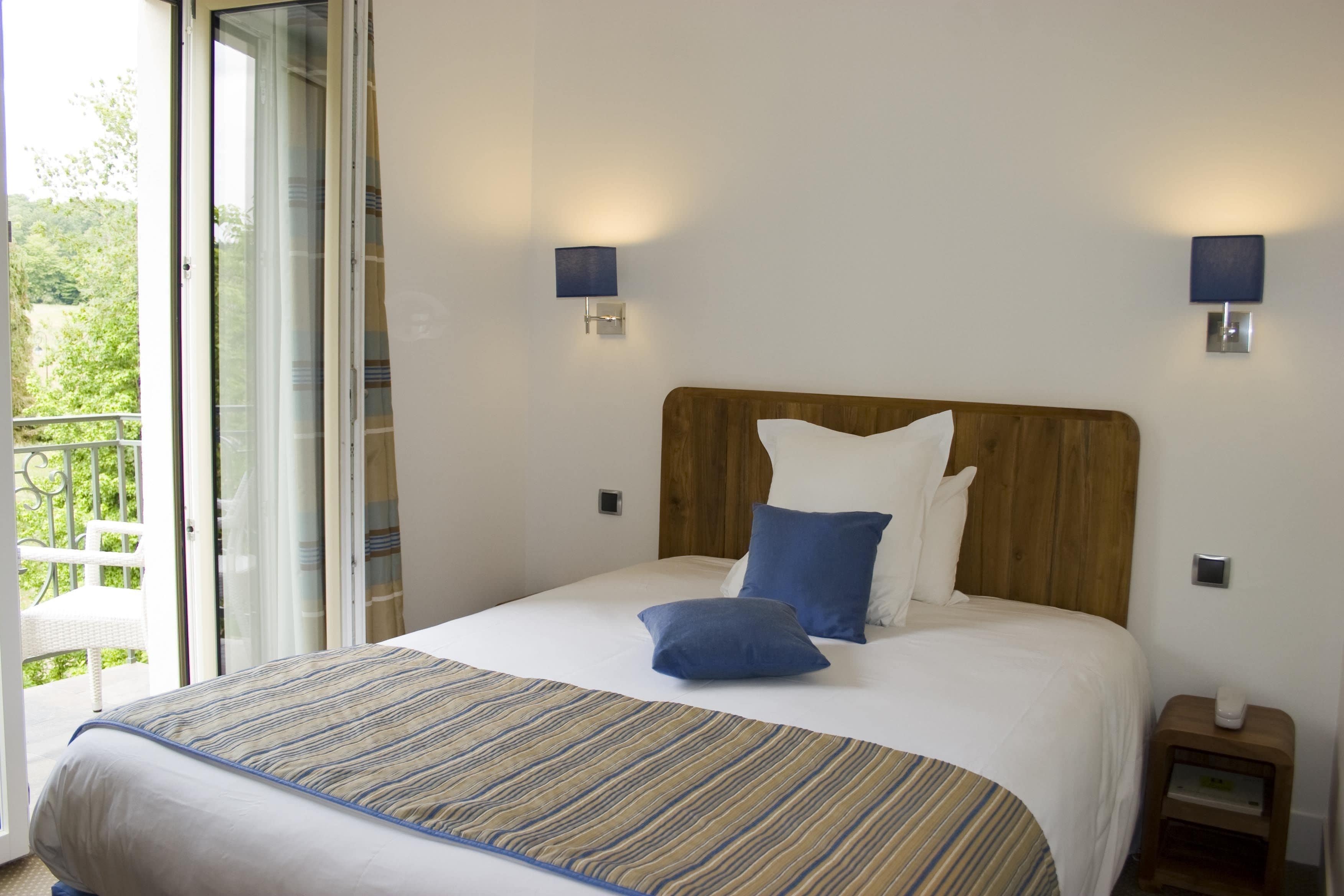 standard double room | premium bedding, desk, free wifi, bed sheets