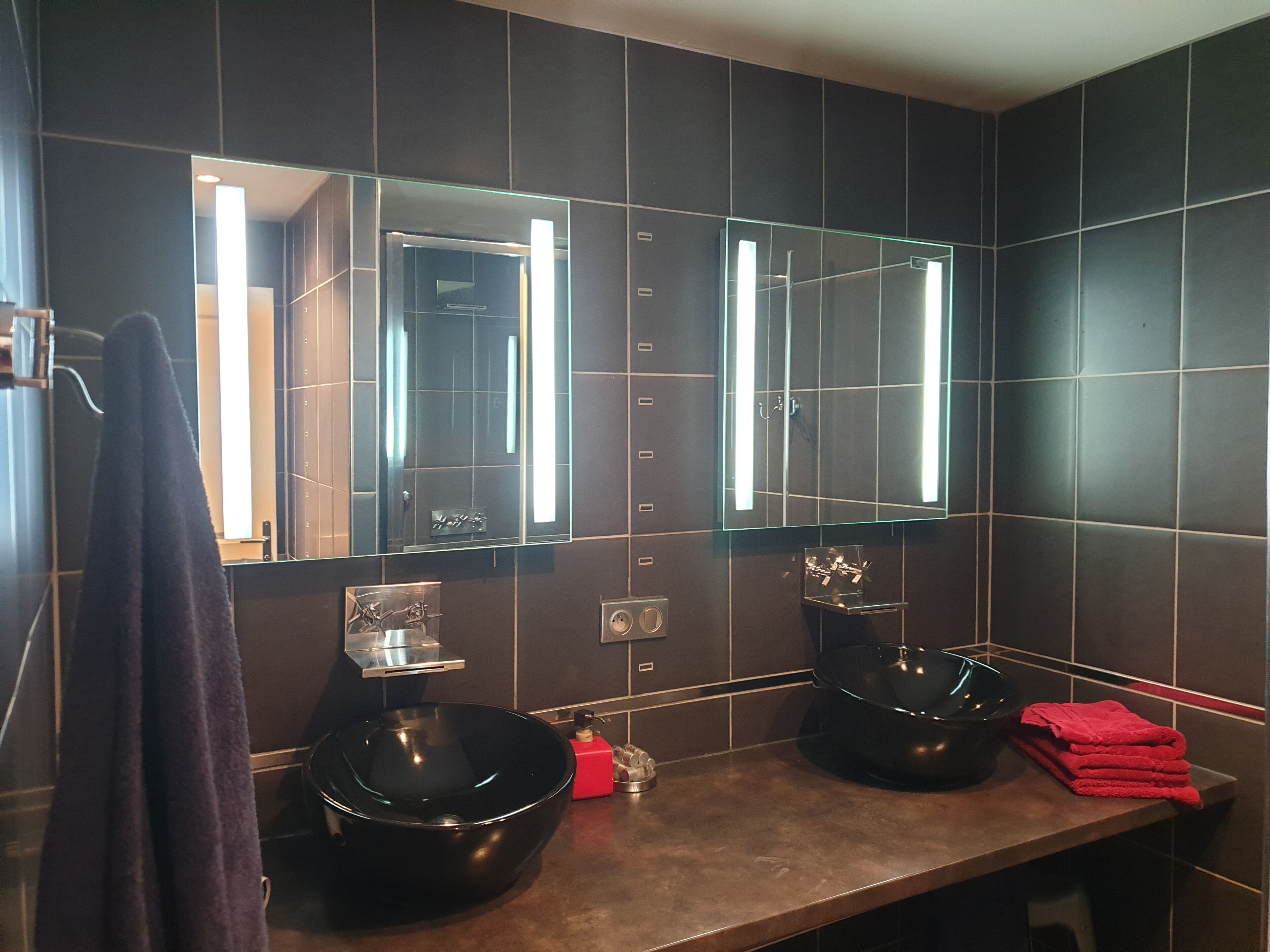 classic double room | bathroom | free toiletries, hair dryer, towels