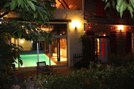 Indoor pool. Domaine de Peyrolade